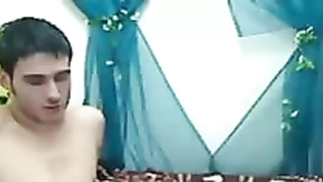 Iranian nympho gives a deepthroat blowjob with her tongue and lips