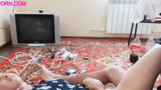Iranian woman covered her head with a cloth, but she is not shy about exposing the varenik